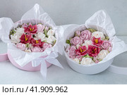 Zephyr bouquet of flowers in a gift box on a light background. Zephyr with a minimum amount of sugar. a natural product. Стоковое фото, фотограф Ирина Ручушкина / Фотобанк Лори