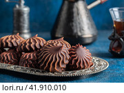 marshmallow in chocolate or marshmallow with a cup of coffee on a gray background of concrete and linen fabric. side view. Стоковое фото, фотограф Ирина Ручушкина / Фотобанк Лори