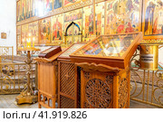 Interior of the orthodox cathedral the Khutyn Monastery of Saviour's Transfiguration and of St. Varlaam (2023 год). Редакционное фото, фотограф FotograFF / Фотобанк Лори