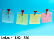 Colorful leaves on clothespins depicting various emotions. The concept of mood change. Стоковое фото, фотограф Ярославский Максим / Фотобанк Лори