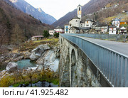 View of the Swiss mountain town of Lavertezzo. Switzerland. canton Ticino. Стоковое фото, фотограф Татьяна Яцевич / Фотобанк Лори