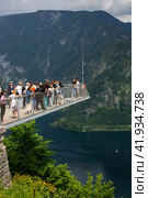 Смотровая площадка Hallstatt SkyWalk с панорамным видом (2023 год). Редакционное фото, фотограф V.Ivantsov / Фотобанк Лори