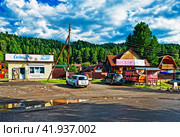 Кафе "Селена". Телецкая улица. Село Артыбаш. Горный Алтай (2023 год). Редакционное фото, фотограф Макаров Алексей / Фотобанк Лори
