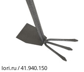 Садовый инструмент для прополки грядок на белом фоне. Garden hoe tool isolated on white background. Стоковое фото, фотограф Татьяна Д / Фотобанк Лори