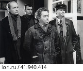 "Во-первых, Вы мужчина или женщина?" Справа от Швондера - член домкома, вызвавшая смятение профессора Преображенского. Кадр из фильма "Собачье сердце" (1988, режиссер В.Бортко). Редакционное фото, фотограф Сергей Елизарьев / Фотобанк Лори