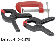 Зажимы различного типа на белом фоне. C clamps on white. Стоковое фото, фотограф Татьяна Д / Фотобанк Лори