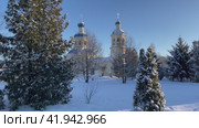 Храм Петра и Павла. Россия, Москва, Ясенево, Подворье Оптиной пустыни (2024 год). Стоковое видео, видеограф Щеголева Ольга / Фотобанк Лори