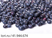 Ripe blueberries on white background. Стоковое фото, фотограф Яков Филимонов / Фотобанк Лори