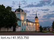 Старинная церковь Покрова Пресвятой Богородицы Ново-Голутвина монастыря в июньском рассвете. Коломна. Московская область (2023 год). Стоковое фото, фотограф Виктор Карасев / Фотобанк Лори