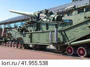 305-мм железнодорожное артиллерийское орудие (ТМ-3-12) крупным планом солнечным летним днем. Музей железных дорог России. Санкт-Петербург (2023 год). Редакционное фото, фотограф Виктор Карасев / Фотобанк Лори
