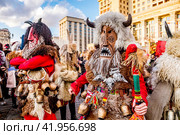 Ряженые на Масленице (2020 год). Редакционное фото, фотограф Андрей Бойков / Фотобанк Лори