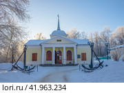 Ботный дом в усадьбе "Ботик Петра I". Переславль-Залесский, Золотое кольцо России (2023 год). Редакционное фото, фотограф Анна Карасева / Фотобанк Лори