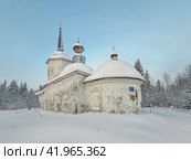 Ancient orthodox church. Church of All Saints Cherdyn. Frosty winter morning in Russia. (2024 год). Стоковое фото, фотограф Саблин Станислав / Фотобанк Лори