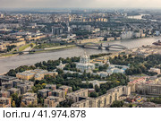 Церковь Екатерины Великомученицы при Вдовьем доме и Большеохтинский мост Санкт-Петербург (2023 год). Редакционное фото, фотограф Юрий Шурчков / Фотобанк Лори