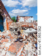 Destroyed building, can be used as demolition, earthquake, terrorist attack, after bombardment, damage by artillery. Стоковое фото, фотограф FotograFF / Фотобанк Лори