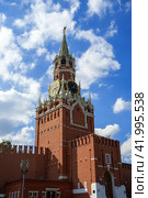 View of the Spasskaya Tower of the Moscow Kremlin from Vasilyevsky Descent (2023 год). Стоковое фото, фотограф Сергей Брызгалов / Фотобанк Лори