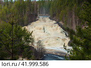 Водопад Гирвас в Карелии. Кондопожский район. Весенний сброс воды на Пальеозерской ГЭС. Стоковое фото, фотограф Сергей Цепек / Фотобанк Лори