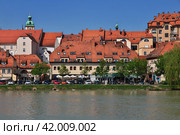 Maribor, Slovenia - 29 Apr 2018: The view on Lent - the oldest center of Maribor, Slovenia. Редакционное фото, фотограф Сергей Стрелков / Фотобанк Лори