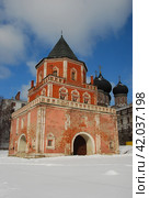 Мостовая башня (1671–1679). Собор Покрова Пресвятой Богородицы. Московский музей-заповедник — усадьба «Измайлово». Серебряно-Виноградный пруд. Город Москва (2012 год). Редакционное фото, фотограф lana1501 / Фотобанк Лори