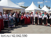 Хор белорусов. День России в Тюмени. (2023 год). Редакционное фото, фотограф Анатолий Матвейчук / Фотобанк Лори