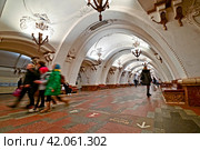 Интерьер станции метро "Арбатская" Арбатско-Покровской линии метро. Город Москва (2023 год). Редакционное фото, фотограф Александр Тараканов / Фотобанк Лори
