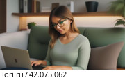 Girl at home working on laptop. Стоковое AI-видео, аниматор Юрий Поздников / Фотобанк Лори