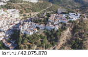 Aerial townscape of Casares, Malaga province, autonomous community of Andalusia, Spain. Стоковое видео, видеограф Яков Филимонов / Фотобанк Лори