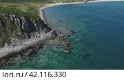 Скалы восточного Приморья и японское море, видео с дрона. Стоковое видео, видеограф Павел Сапрыкин / Фотобанк Лори