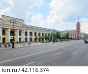 Вид на Гостиный двор и Думскую башню. Невский проспект. Санкт-Петербург. (2023 год). Редакционное фото, фотограф Татьяна Т / Фотобанк Лори