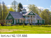 Господский дом в имении Ганнибала (прадеда Пушкина), Петровское. Псковская область (2023 год). Редакционное фото, фотограф Анна Карасева / Фотобанк Лори