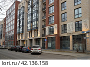 Moscow, Russia, March 25, 2022:   Modern building in Khamovniki on Malaya Pirogovskaya Street  with bas-reliefs on facade of building. Редакционное фото, фотограф Алексей Антипов / Фотобанк Лори