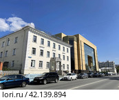 Екатеринбург, улица Царская, дом 6. Театр "Шарманка" (2021 год). Редакционное фото, фотограф Овчинникова Ирина / Фотобанк Лори