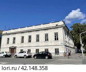 Екатеринбург, улица Толмачева, дом 30. Купеческий особняк П.И. Иванова, конец XIX века (2021 год). Редакционное фото, фотограф Овчинникова Ирина / Фотобанк Лори