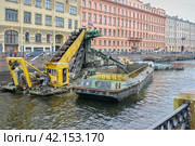 Дноуглубительные работы на реке Мойке в Санкт-Петербурге (2017 год). Редакционное фото, фотограф Александр Алексеев / Фотобанк Лори