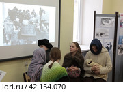 Дети Балашихинской воскресной школы "Ковчег" на мероприятии посвященному 80-ти летию снятию блокады Ленинграда (2024 год). Редакционное фото, фотограф Дмитрий Неумоин / Фотобанк Лори