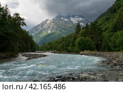 View of the Psysh River and the Amanauz-Bashi Mountain of the Northern Caucasus Mountains near the village of Arkhyz on a sunny summer day, Karachay-Cherkessia, Russia. Стоковое фото, фотограф Ula Ulachka / Фотобанк Лори