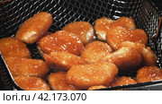 Chicken nuggets are fried in oil. Filmed on a high-speed camera at 1000 fps. Стоковое видео, видеограф Артем Шадрин / Фотобанк Лори