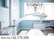 Интерьер стоматологического кабинета глазами пациента. Стоковое фото, фотограф Евгений Горбунов / Фотобанк Лори