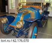 Автомобиль "Renault Type DM (11 CV) Tourer", 1913 г., фаэтон, 4-цилиндровый, 4-ступенчатый, 75 км/ч, 20 л.с., Франция. Выпускался с 1913 по 1914 год. Музей автомобильной техники. Верхняя Пышма, Россия (2022 год). Редакционное фото, фотограф Сергей Елизарьев / Фотобанк Лори