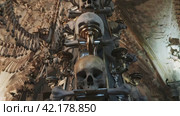 Sedlec, Kutna Hora, Czech Republic - October 17, 2018. Cryptic Bone Collage: Human Skulls in Ancient Artwork. Стоковое видео, видеограф Даниил Хабаров / Фотобанк Лори