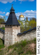 Псково-Печерский монастырь весенним днем. Печоры, Псковская область (2022 год). Стоковое фото, фотограф Анна Карасева / Фотобанк Лори