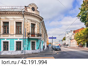Старинные здания и особняки, улица Поварская, Москва (2023 год). Редакционное фото, фотограф Baturina Yuliya / Фотобанк Лори