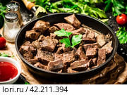 Liver cooked in a frying pan with cherry tomatoes and herbs. Стоковое фото, фотограф Артем Шадрин / Фотобанк Лори