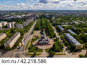 Вид с высоты на храм святых мучениц Веры, Надежды, Любови и матери их Софии в городе Кирове (аэросъемка 2023 года) Стоковое фото, фотограф Владислав Самошкин / Фотобанк Лори