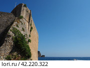 Citadel Budva, Old Town on sunny day, Montenegro. Stone walls. Blue sky. Fortifications of Budva are typical of the Medieval cities of Adriatic towers, embrasures, fortified city gates and a citadel. (2022 год). Стоковое фото, фотограф Юлия Петровская / Фотобанк Лори