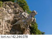 Памятник Ныхас Уастырджи (Георгию Победоносцу), покровителю путников и воинов. Транскавказская магистраль.  Республика Северная Осетия — Алания, Алагирский район (2023 год). Редакционное фото, фотограф Pukhov K / Фотобанк Лори