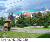 Торговый комплекс "АСТ". Измайловское шоссе, 71а. Район Измайлово. Город Москва (2012 год). Редакционное фото, фотограф lana1501 / Фотобанк Лори