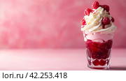 A retro-inspired jelly parfait featuring layers of wobbly jelly and whipped cream, a nostalgic treat. Стоковое AI-изображение, AI-художник Юлия Гапеенко / Фотобанк Лори
