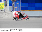 Велотакси в парке ВДНХ. Останкинский район. Город Москва (2011 год). Редакционное фото, фотограф lana1501 / Фотобанк Лори