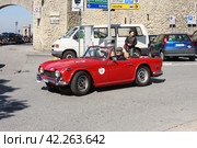 22 сентября 2007 года, Сан-Марино, Италия: Автопробег ретро-автомобилей. Редакционное фото, фотограф YuryKara / Фотобанк Лори